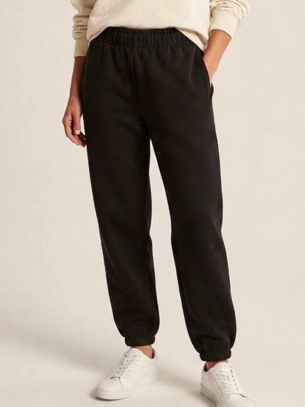 Aritzia TNA Sz Cozy Fleece Boyfriend Black Relaxed Jogger Pants